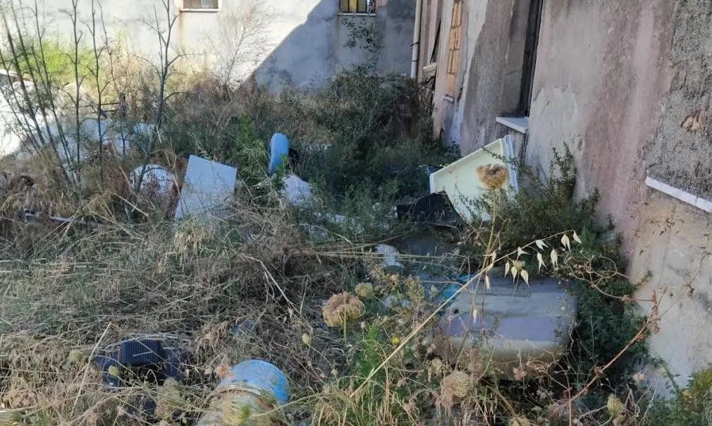 Montebello Jonico, i cittadini denunciano incuria e degrado: «Ci sentiamo bistrattati»