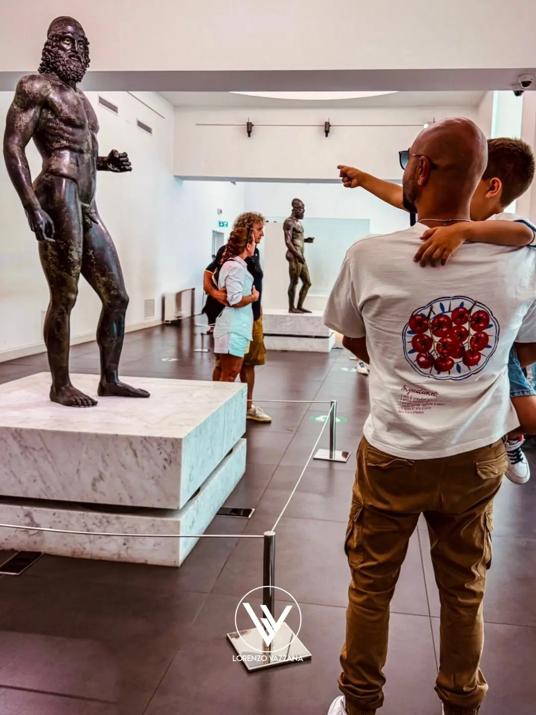 LA FOTO DEL GIORNO | Da padre in figlio: lo sguardo alla bellezza eterna