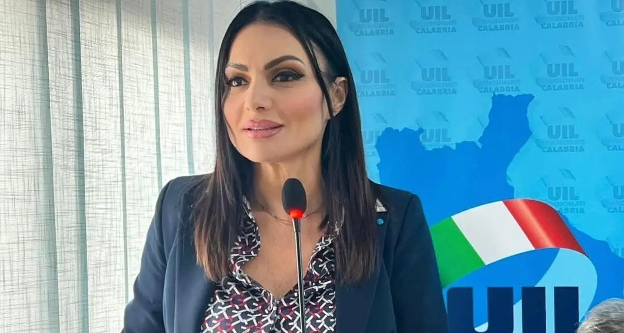 Povertà e lavoro povero, la Calabria fanalino di coda d’Italia. Senese (Uil):\u00A0«Numeri allarmanti, serve una svolta»\n