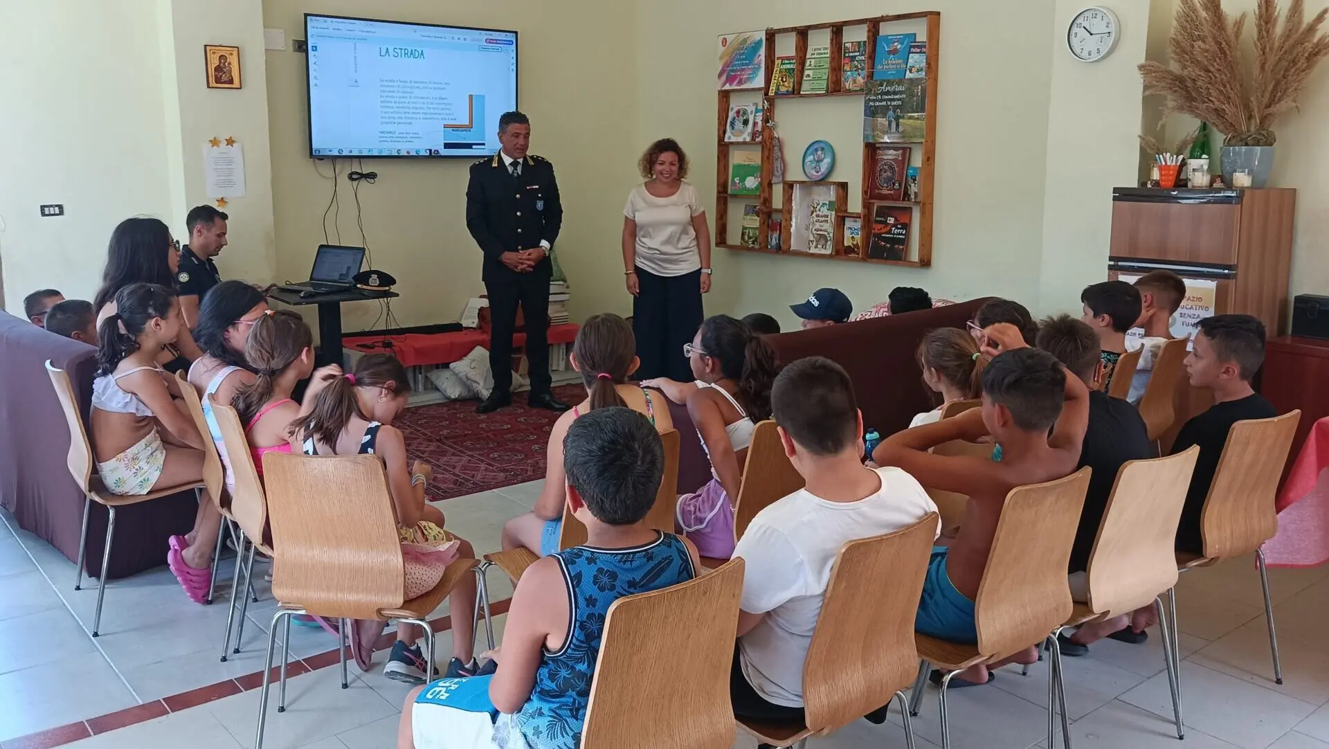 Educazione stradale (anche) d’estate, incontro con i bambini dell’oratorio di Gallico