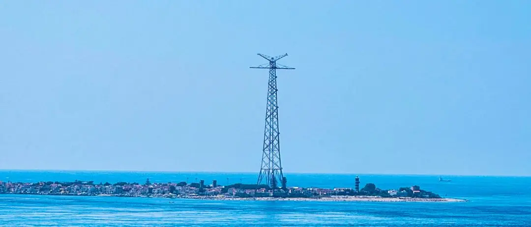 LA FOTO DEL GIORNO | Tra cielo, mare e tradizione