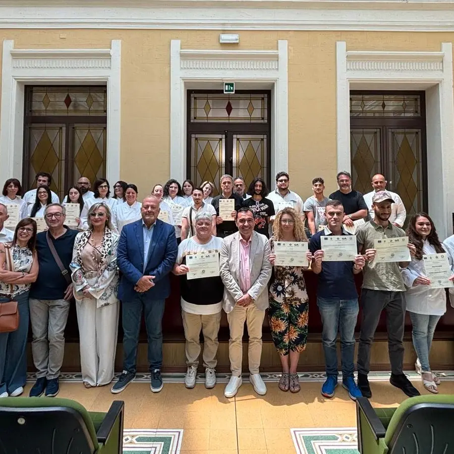 Reggio, a Palazzo Alvaro consegnati 60 attestati di fine corso per pasticceri, operatori agriturismo ed elettricisti