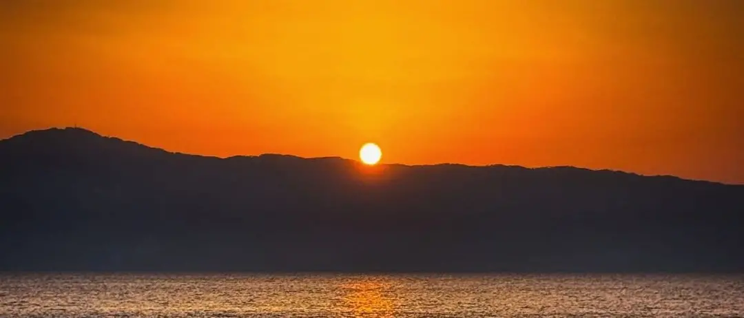 LA FOTO DEL GIORNO | Promesse al tramonto