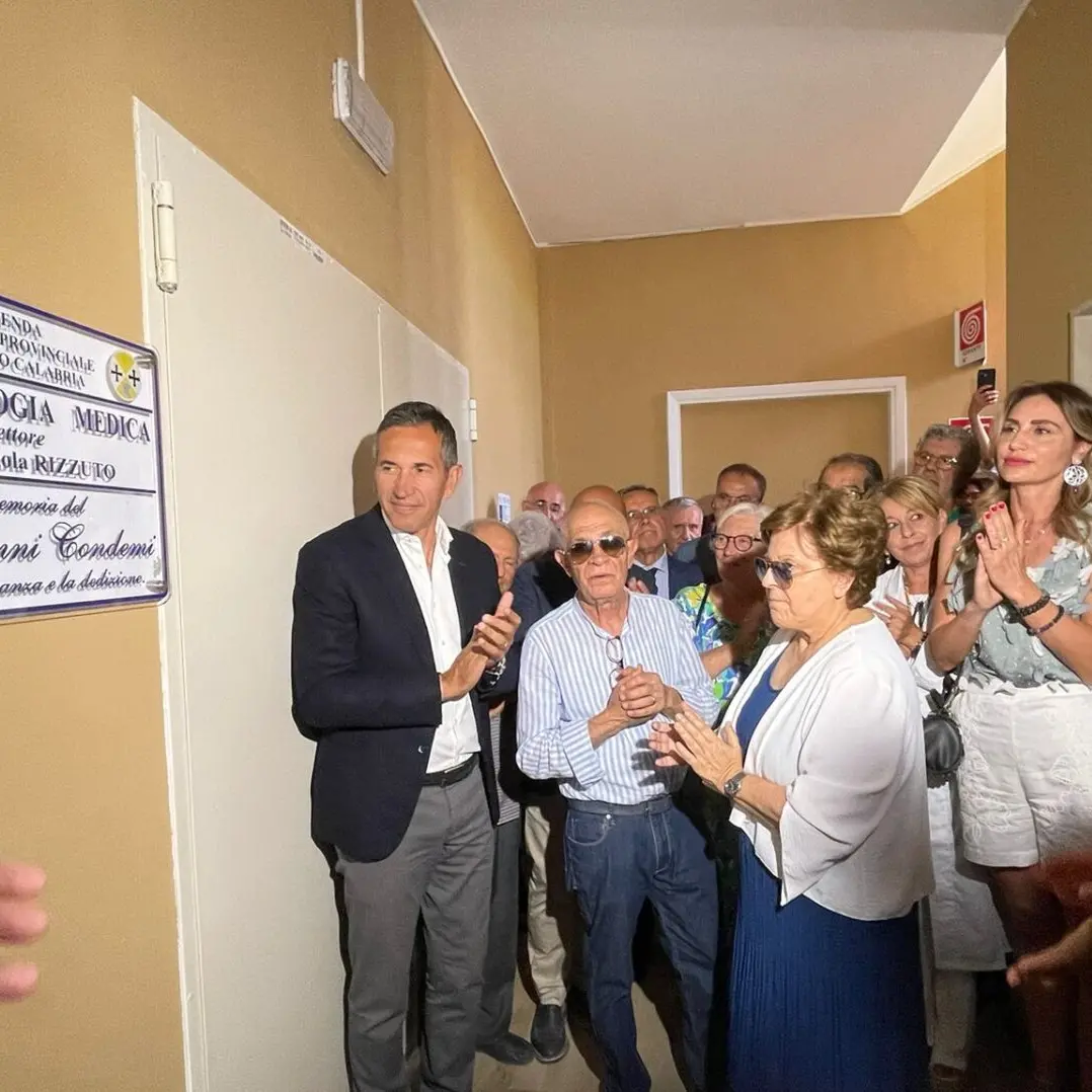 L’Ospedale di Locri rende omaggio all’ex primario Condemi: intitolato a lui il reparto di Oncologia