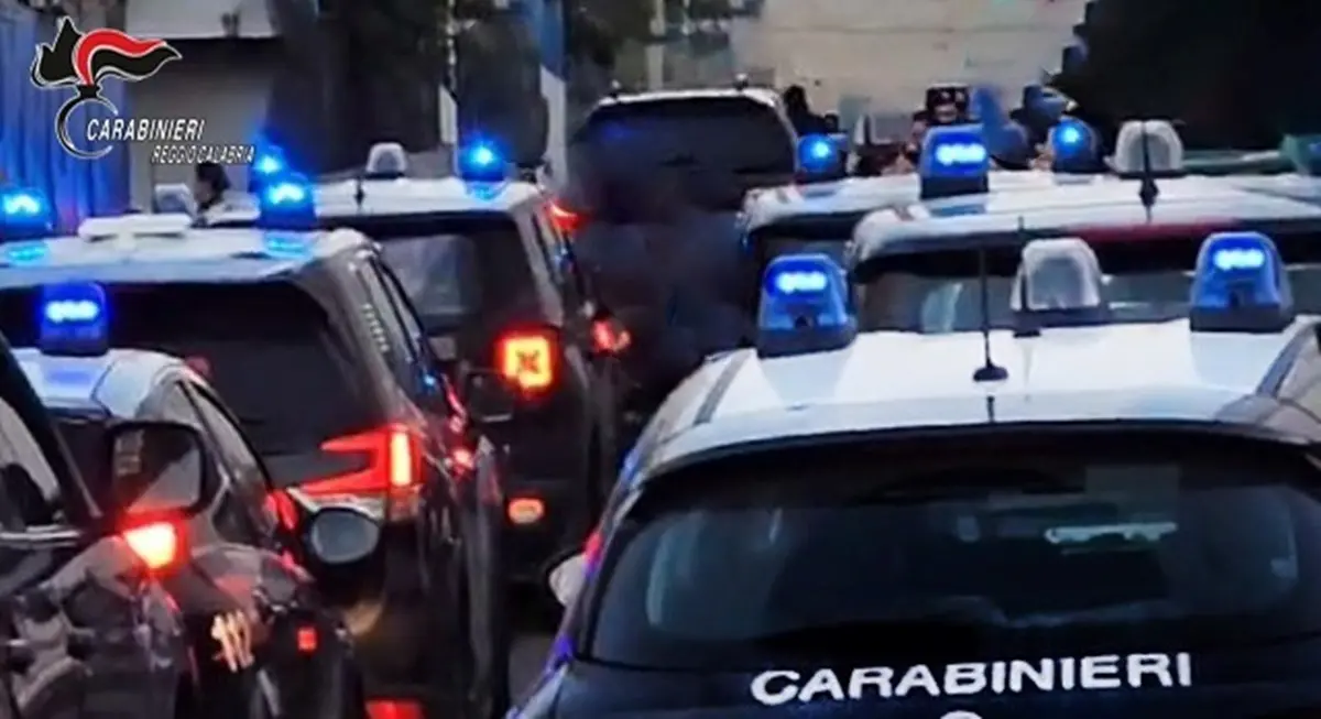 San Ferdinando, droga e munizioni tra i mobili di casa: arrestato - VIDEO