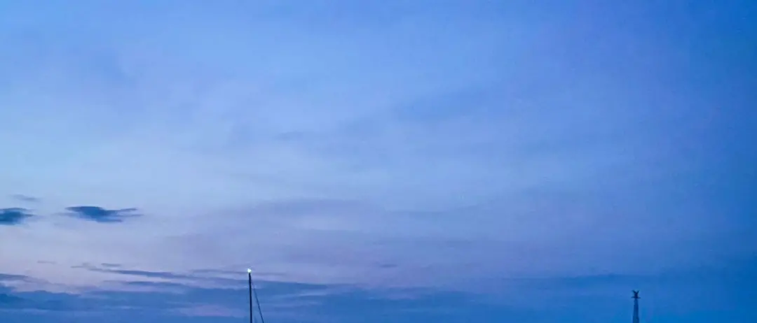 LA FOTO DEL GIORNO | Dove il tramonto abbraccia lo Stretto