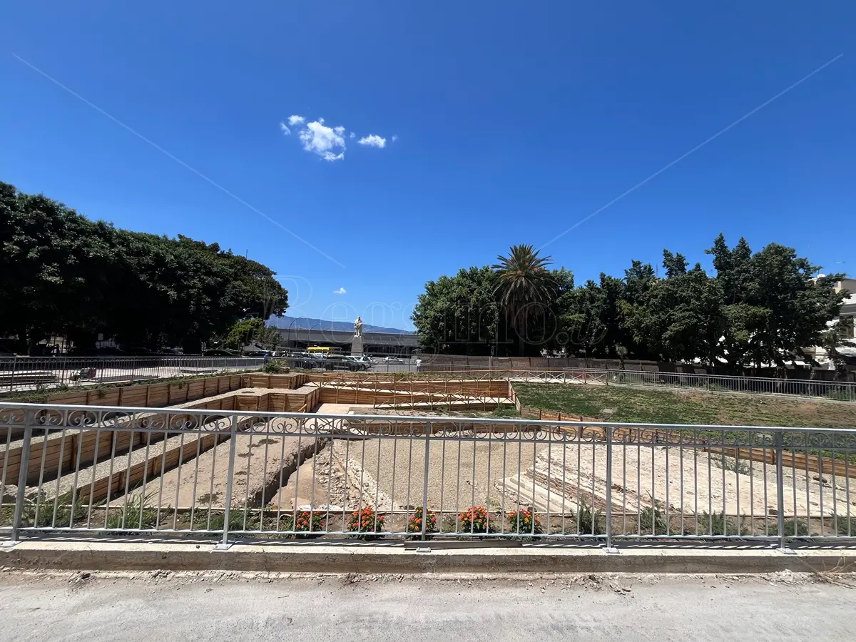 Reggio, rimossi i pannelli intorno agli scavi di piazza Garibaldi: ecco l'anteprima dell'area archeologica - FOTO