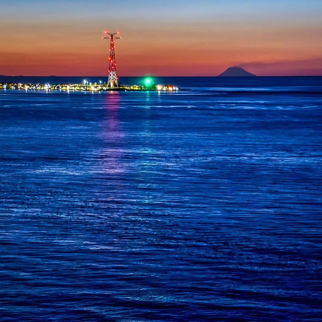 LA FOTO DEL GIORNO | Dialoghi di fuoco e mare