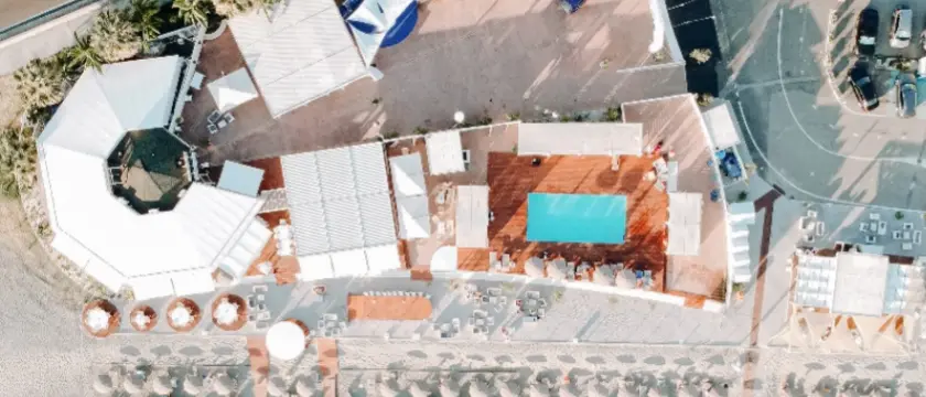 Falerna Marina, relax a cinque stelle: spiaggia e piscina gratis per chi pranza al Riva Restaurant