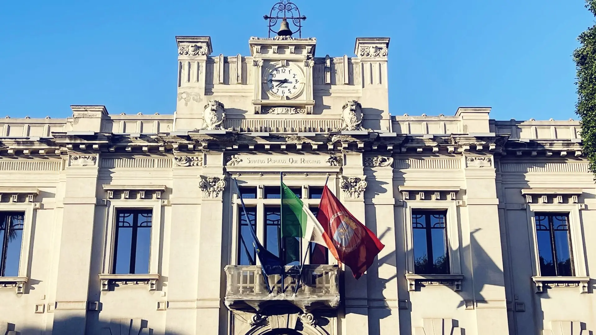 Palazzo San Giorgio, Forza Italia replica a Falcomatà: «Prima di fare il maestro studi la lezione»