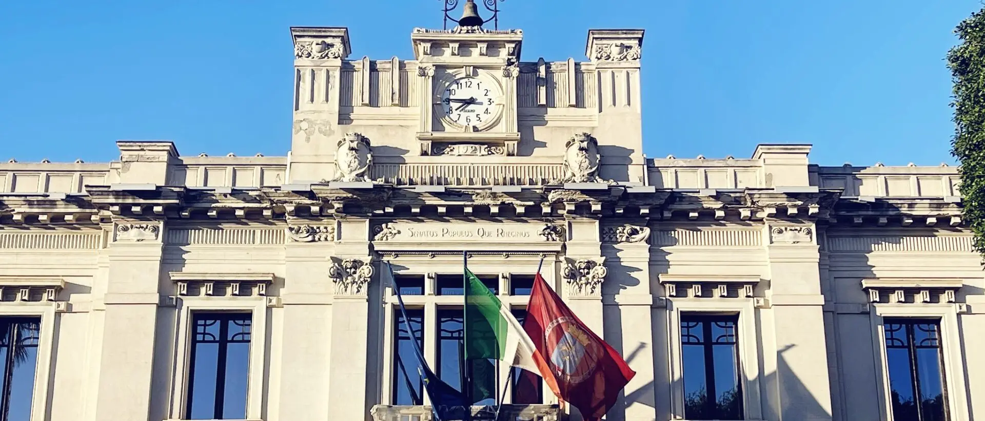 Palazzo San Giorgio, Forza Italia replica a Falcomatà: «Prima di fare il maestro studi la lezione»