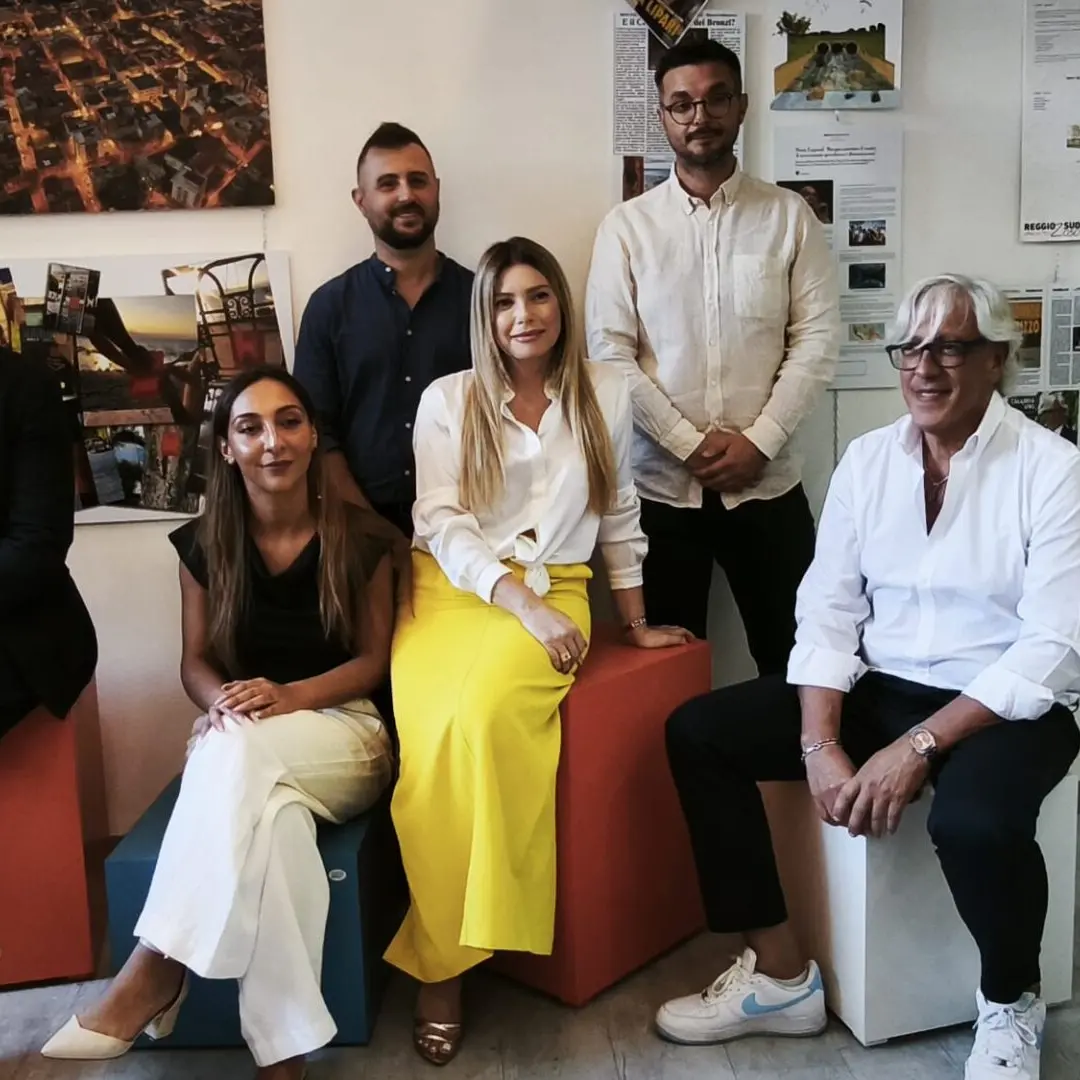 Onda Orange, la restanza come scelta politica: il gruppo che vuole rimettere Reggio al centro