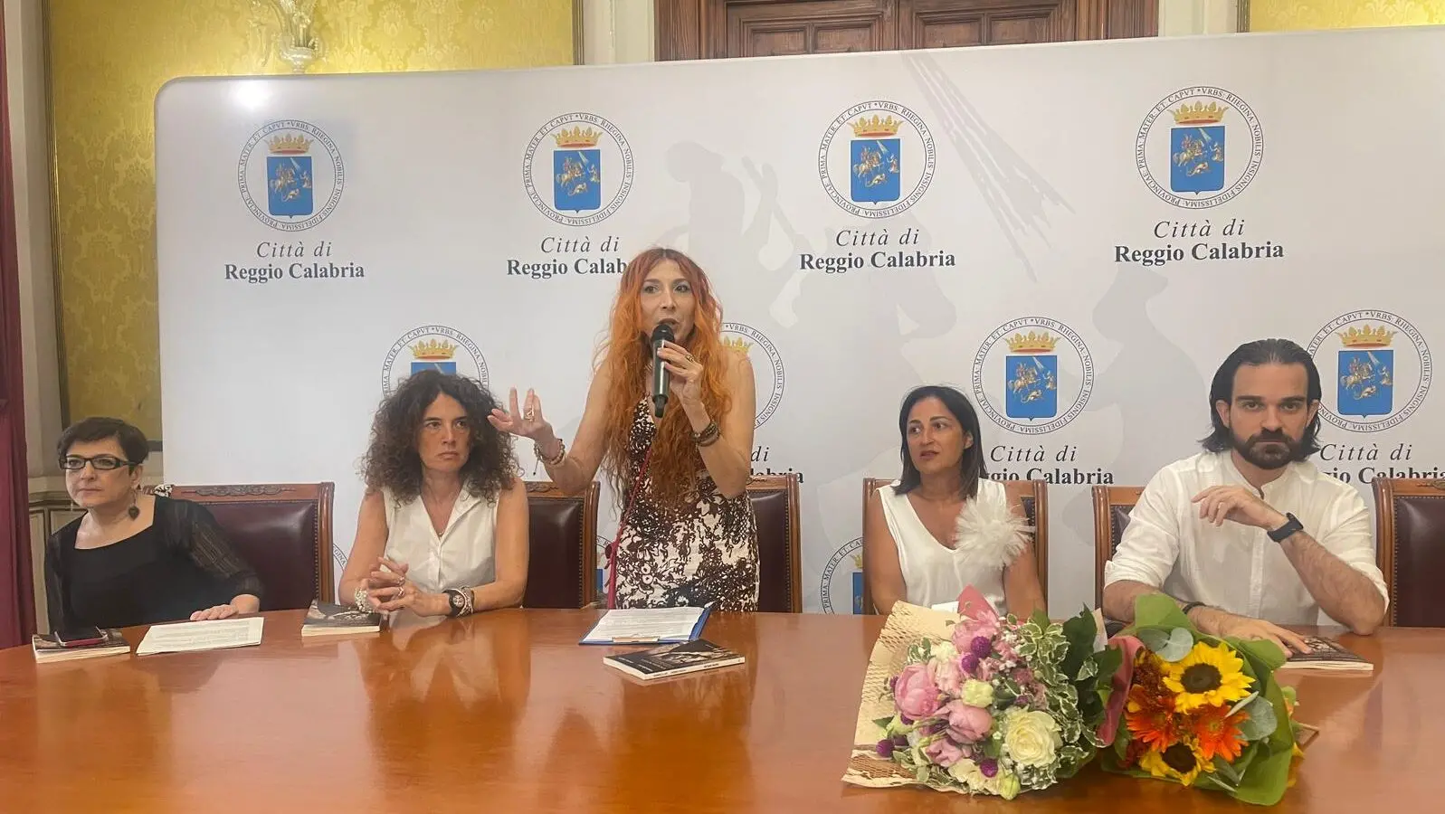 «Un'alba nuova» incanta Reggio: la storia di Fortunato e Alba, due anime spezzate che si salvano scrivendosi dal buio della guerra - FOTO