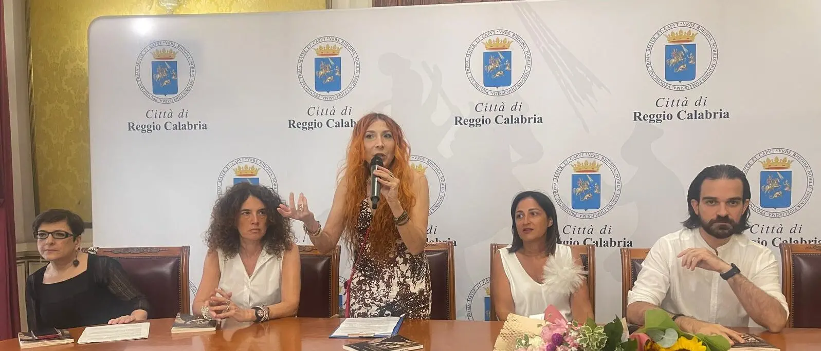 «Un'alba nuova» incanta Reggio: la storia di Fortunato e Alba, due anime spezzate che si salvano scrivendosi dal buio della guerra - FOTO