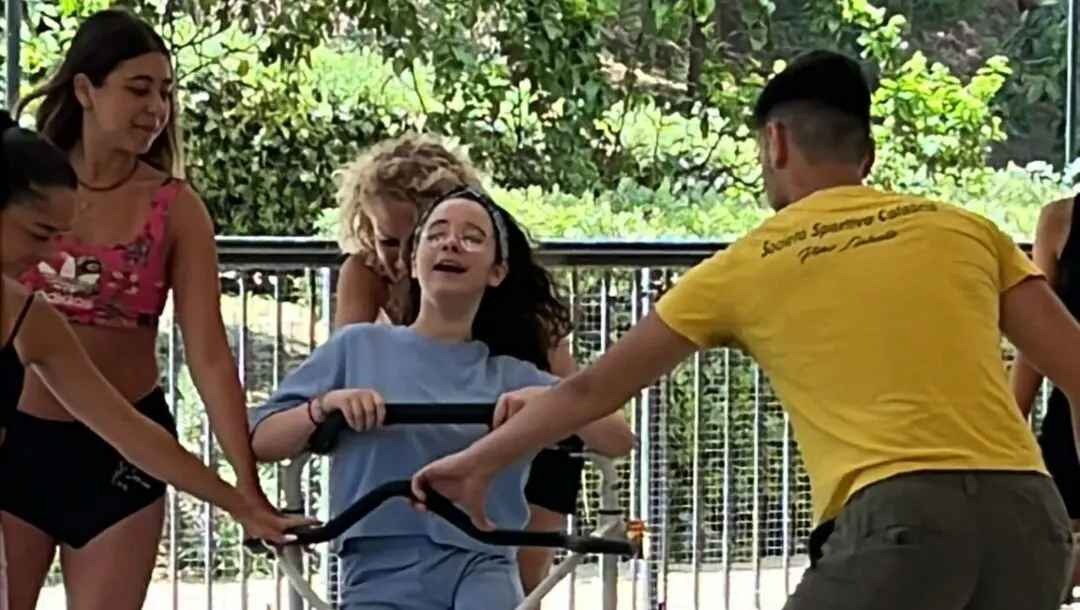 Chiara in pista a Parco Caserta: un giro di libertà che ha commosso Reggio - VIDEO