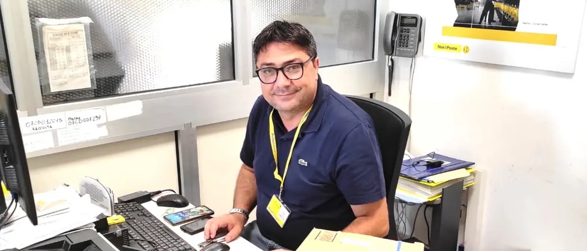 Poste, la storia di Leone Plutino: «Non distribuiamo solo lettere o pacchi, siamo presenza, fiducia, servizio»