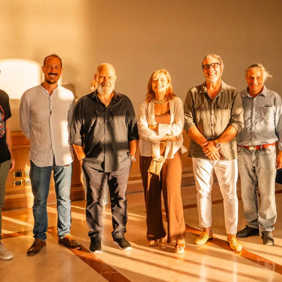 Radici primordiali e sguardi al futuro: tre artisti e un'esperienza sensoriale al tramonto per raccontare l’anima profonda della Calabria – FOTO e VIDEO