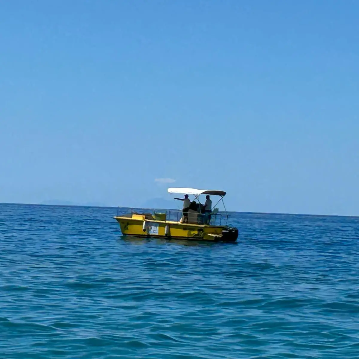 Bagnara, arriva il battello pulisci mare: il plauso di Forza Italia a Occhiuto e Giannetta