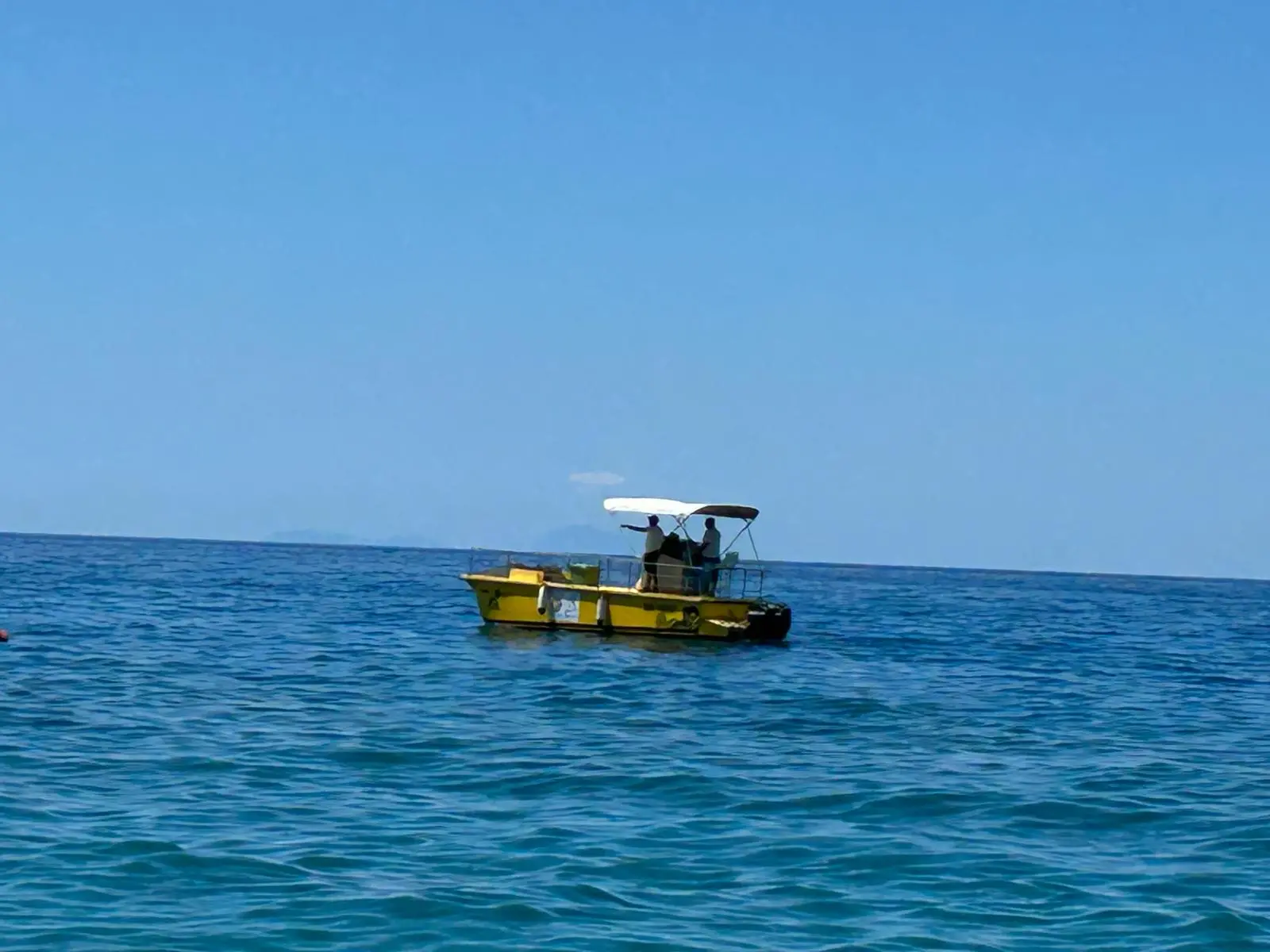 Bagnara, arriva il battello pulisci mare: il plauso di Forza Italia a Occhiuto e Giannetta