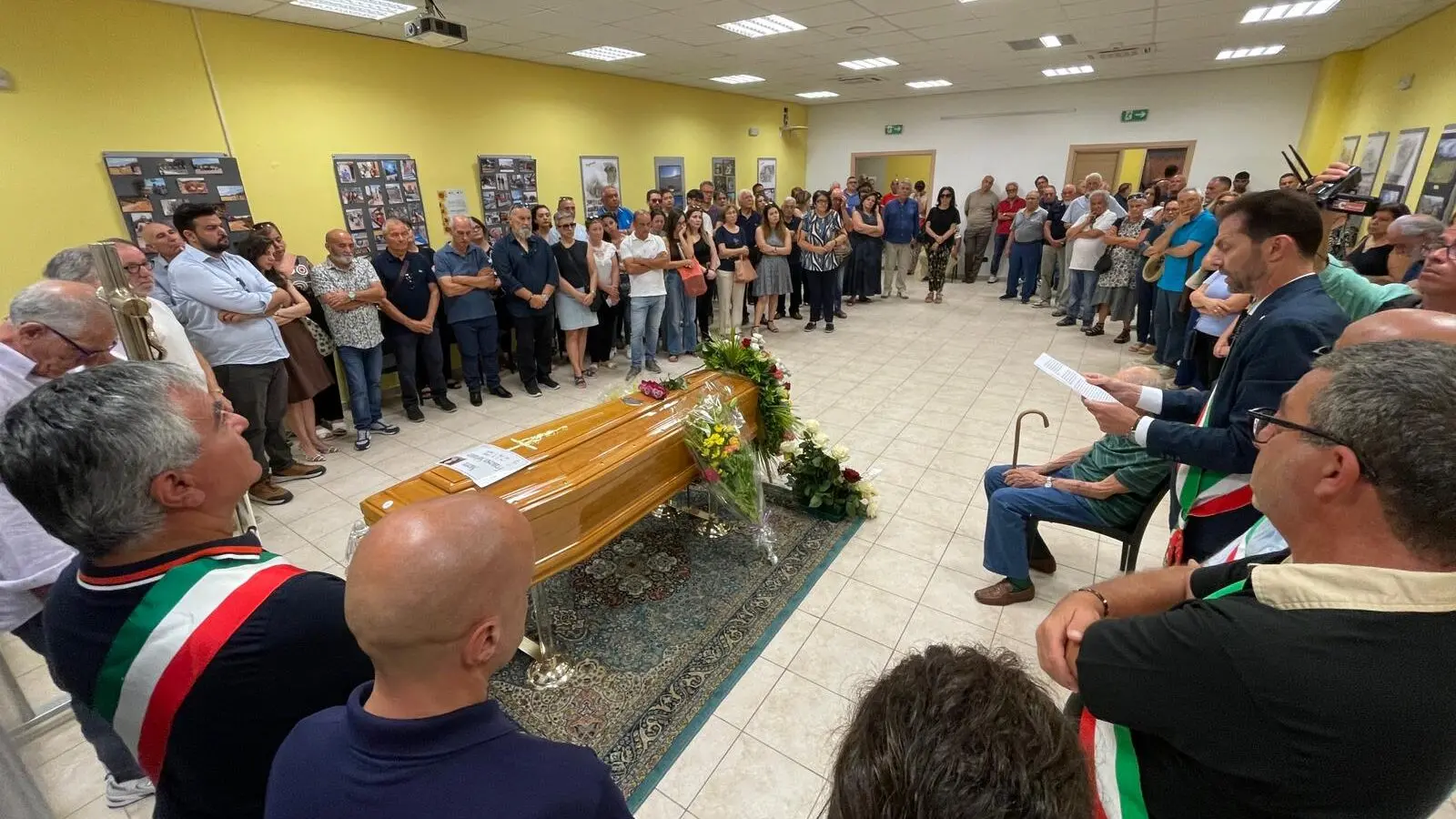 «Tra le nuvole e nel sole», l’ultimo saluto a Salvino Nucera: la Calabria grecanica piange il suo maestro più fedele