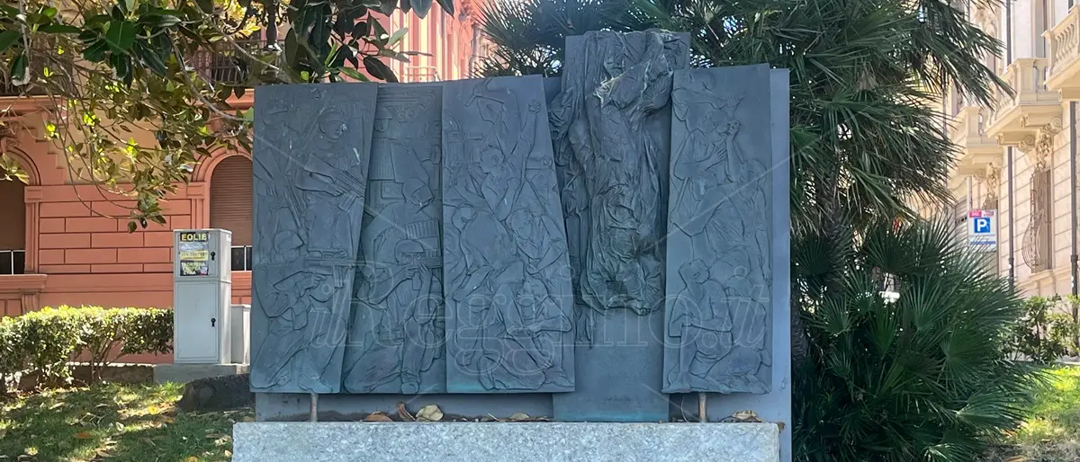 La scintilla della rivolta popolare, i roventi anni Settanta e le ombre dell’eversione nera: i moti di Reggio, una Storia italiana