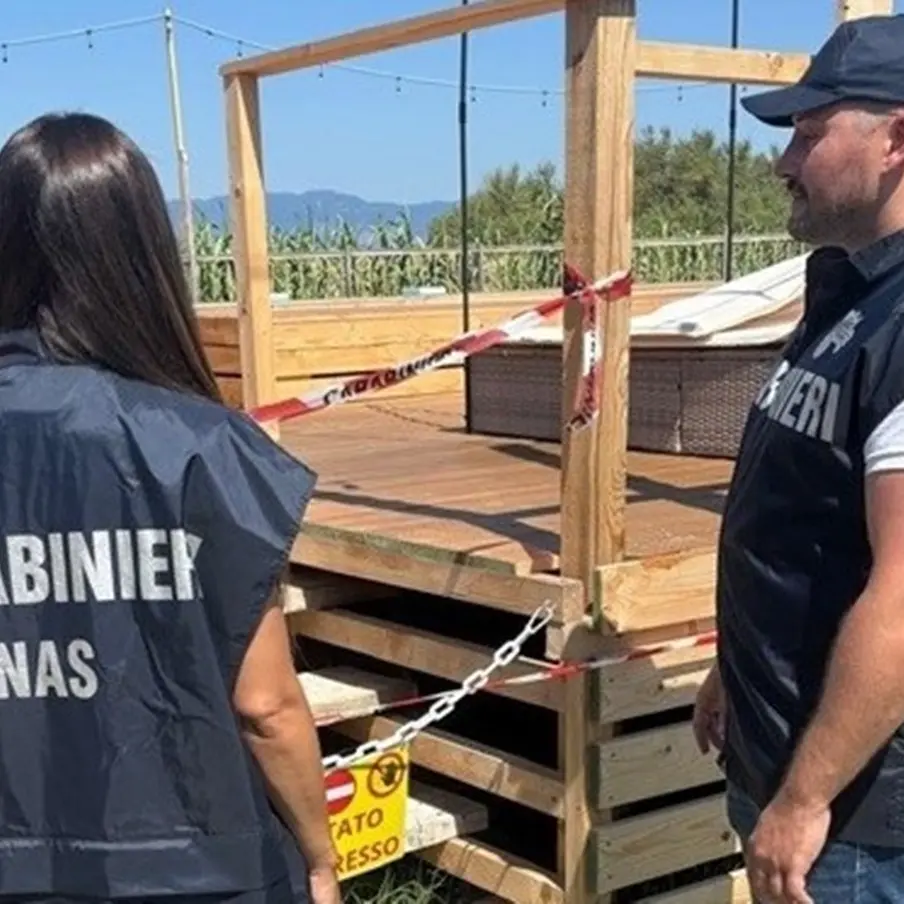 Reggio, individuata un'area attrezzata con piscina insicura e abusiva: scatta il sequestro