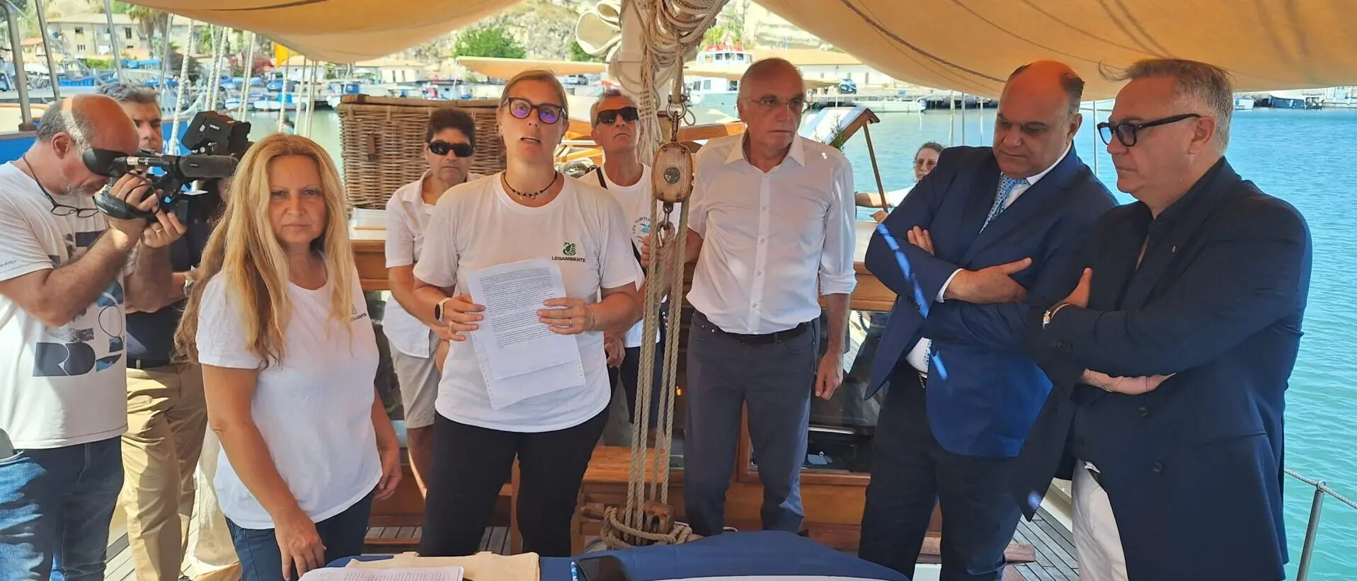Il mare di Reggio bocciato da Goletta Verde, tutti i 6 punti monitorati oltre i limiti di legge: «eccessivo inquinamento fecale»