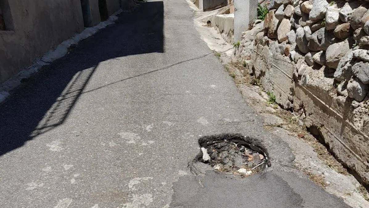 Villa San Giuseppe, Lombardo: «Nelle abitazioni manca l'acqua mentre nelle strade si spreca per rete idrica vetusta»