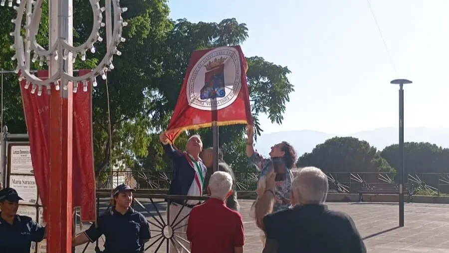 Reggio, il Comune intitola una piazza a don Rosario Mangeruca, parroco di Archi