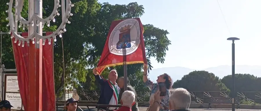Reggio, il Comune intitola una piazza a don Rosario Mangeruca, parroco di Archi
