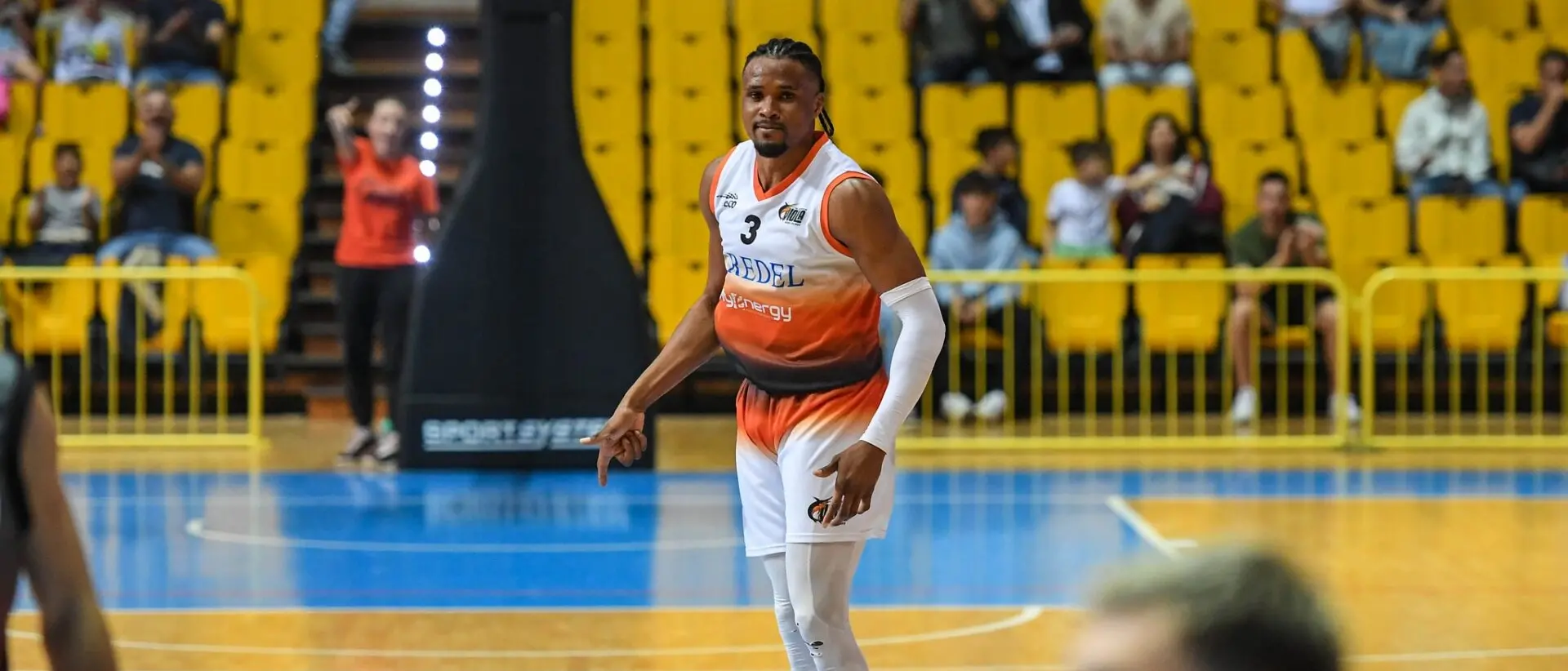 Basket, Joseph Paulinus confermato dalla Viola: talento, fisicità e visione nel progetto a lungo termine