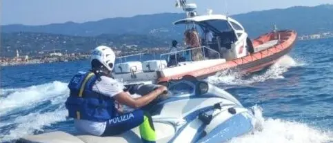 Reggio, controlli in mare di Polizia e Guardia Costiera