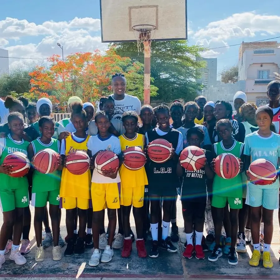 Viola Basket, dieci palloni per i bambini di Louga: il Supporters Trust firma un assist solidale in Senegal