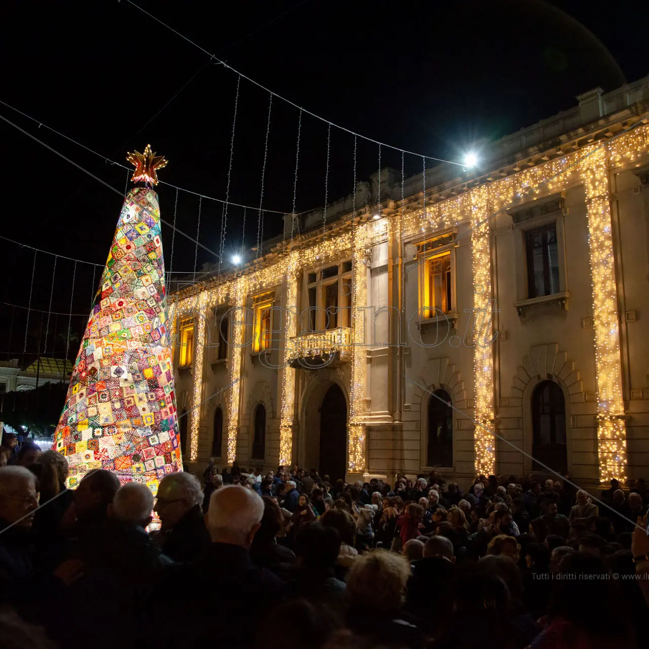 Reggio, luci sull'albero dell'AIL. Falcomata: «Simbolo di speranza»
