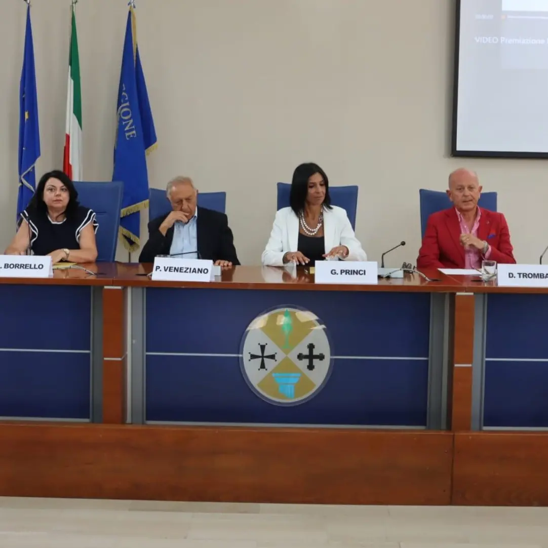 Reggio, consegnate le borse di Studio 2025 del Percorso di Biologia con Curvatura Biomedica, Princi: «Un modello vincente»