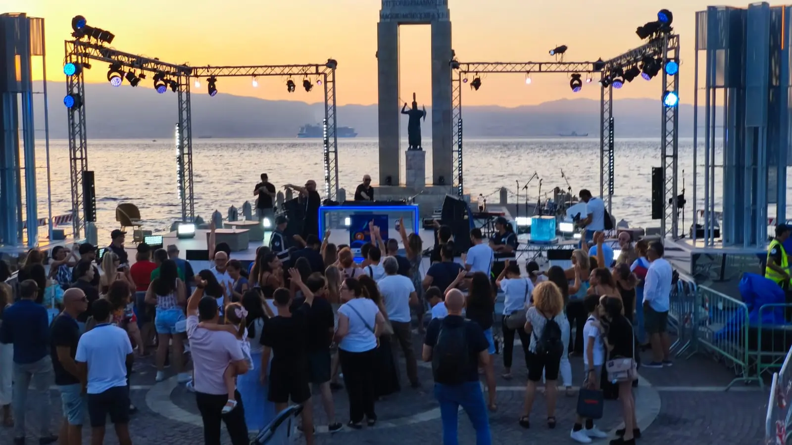 Sunsetland, rinviata a domani lunedì 21 luglio l’esibizione dell’artista internazionale Regard