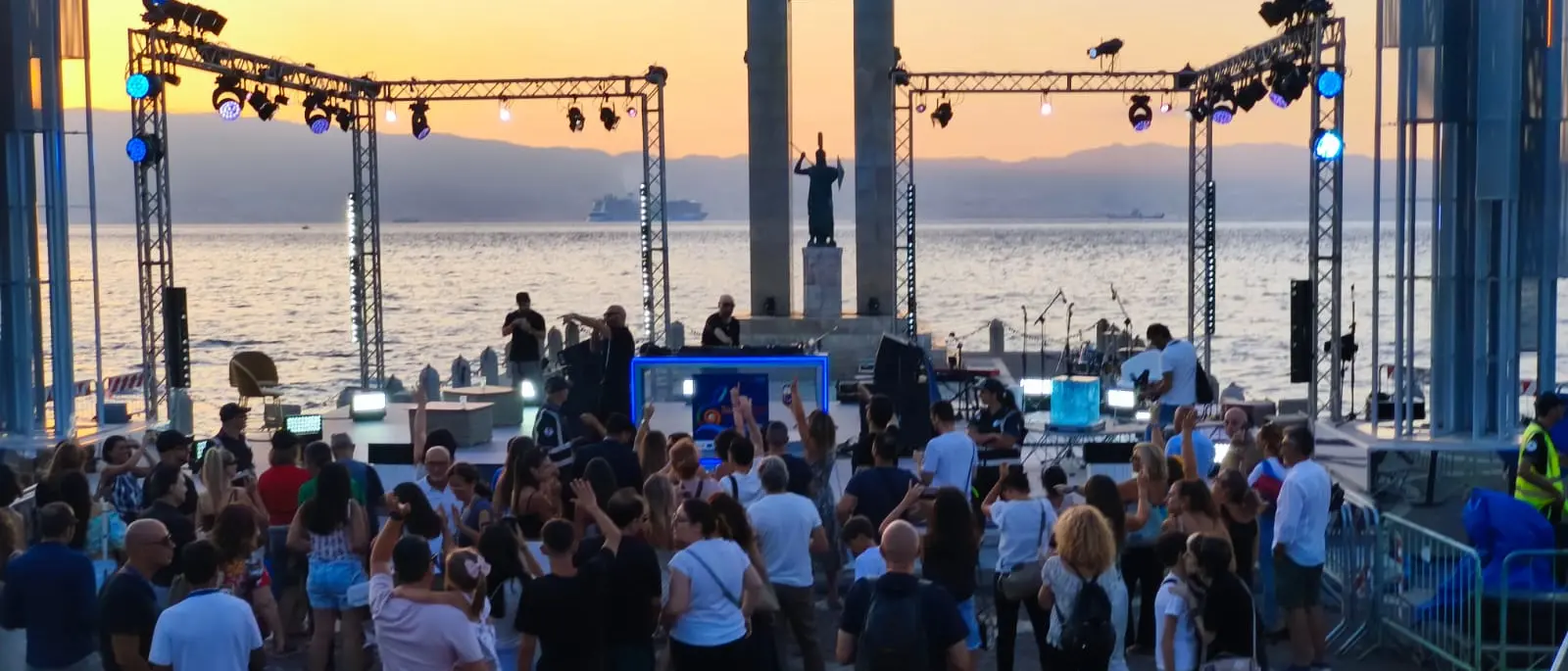 Sunsetland, Dj Prezioso & Marvin inaugurano il festival all’Arena: «Un tramonto così non lo trovi da nessuna parte»