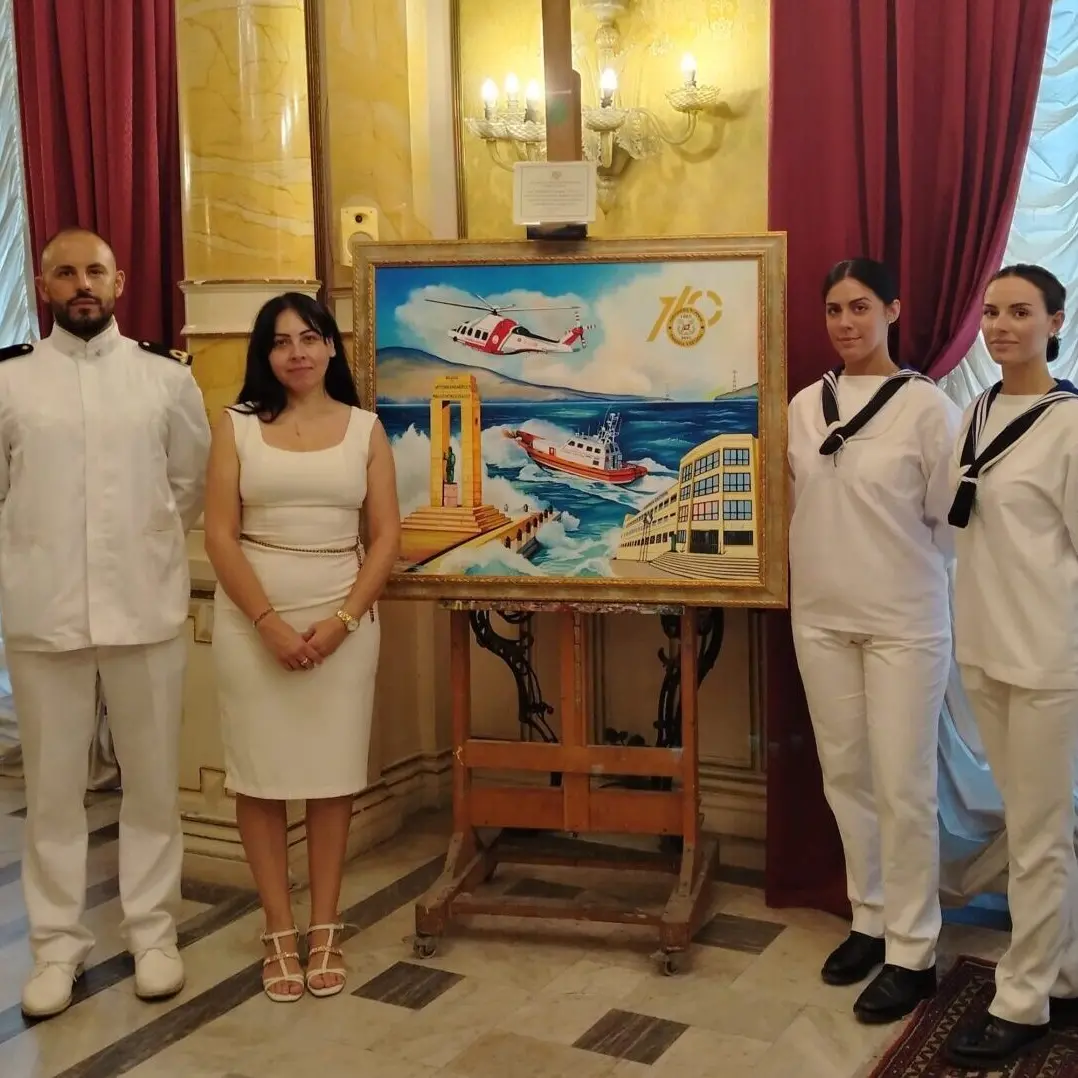 Reggio, l'artista Raffaella Polifroni dedica un quadro per il 160° anniversario della Guardia Costiera