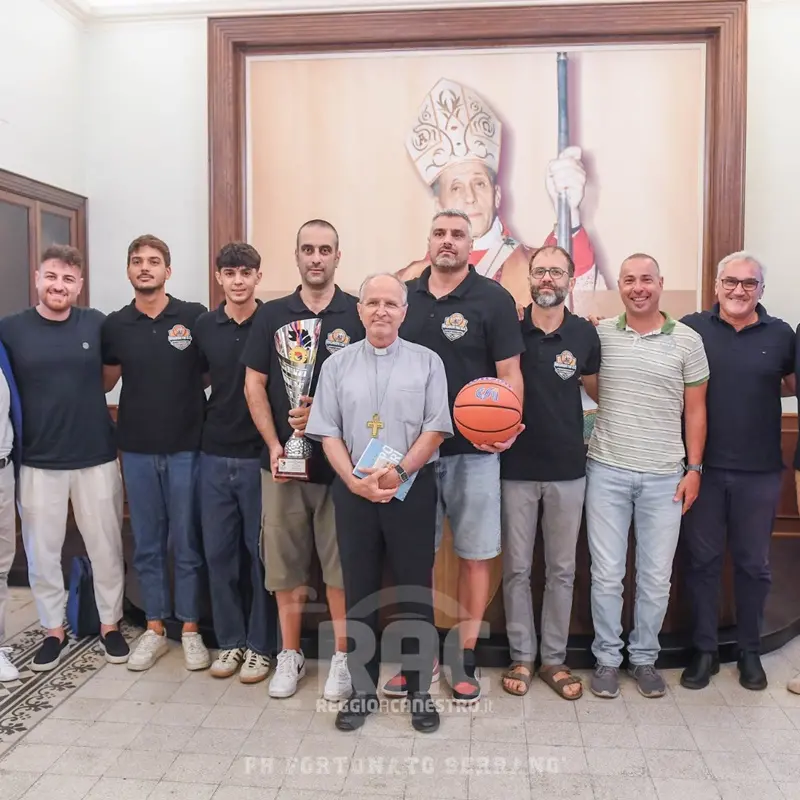 A Reggio lo Sport è di casa nella Chiesa, Reghion Basket e Rin Tin Team incontrano l'arcivescovo Morrone