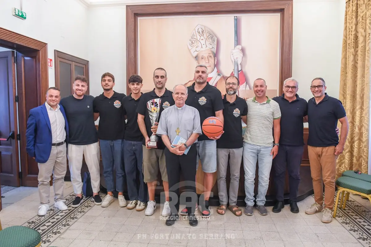 A Reggio lo Sport è di casa nella Chiesa, Reghion Basket e Rin Tin Team incontrano l'arcivescovo Morrone