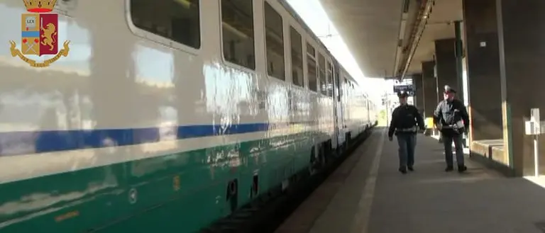 Scilla, poliziotti aggrediti e feriti dopo un controllo sul treno