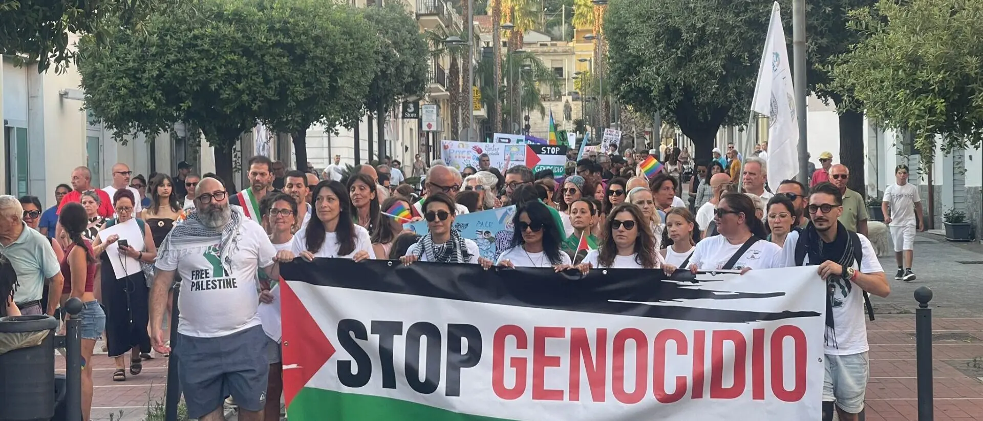 Melito chiama, la Calabria risponde: la marcia per la Palestina libera rompe il muro dell’indifferenza - FOTO