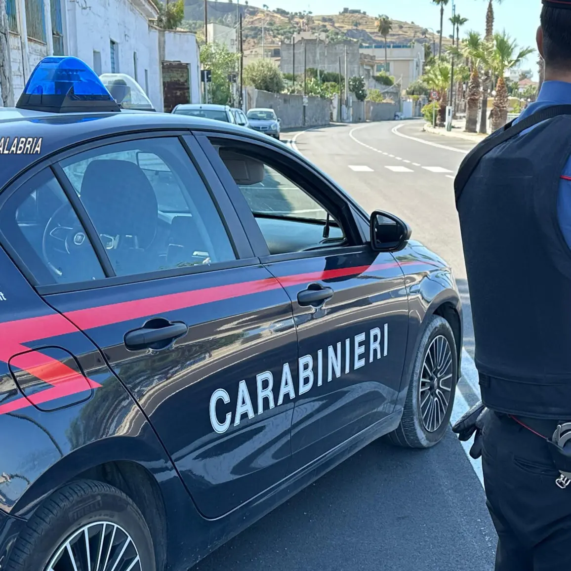 Taurianova, arrestata la \"Coppia del terrore\": rapinavano con pistole, taser ed esplosivi artigianali - VIDEO