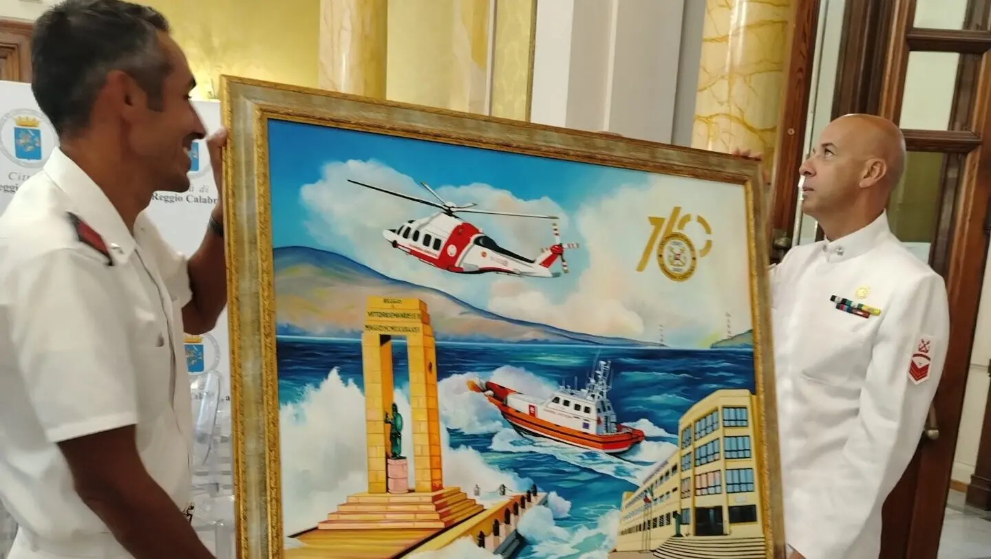 Nel segno dello Stretto, tra onde e coraggio: l’omaggio di Raffaella Polifroni alla Guardia Costiera nel suo 160° anniversario