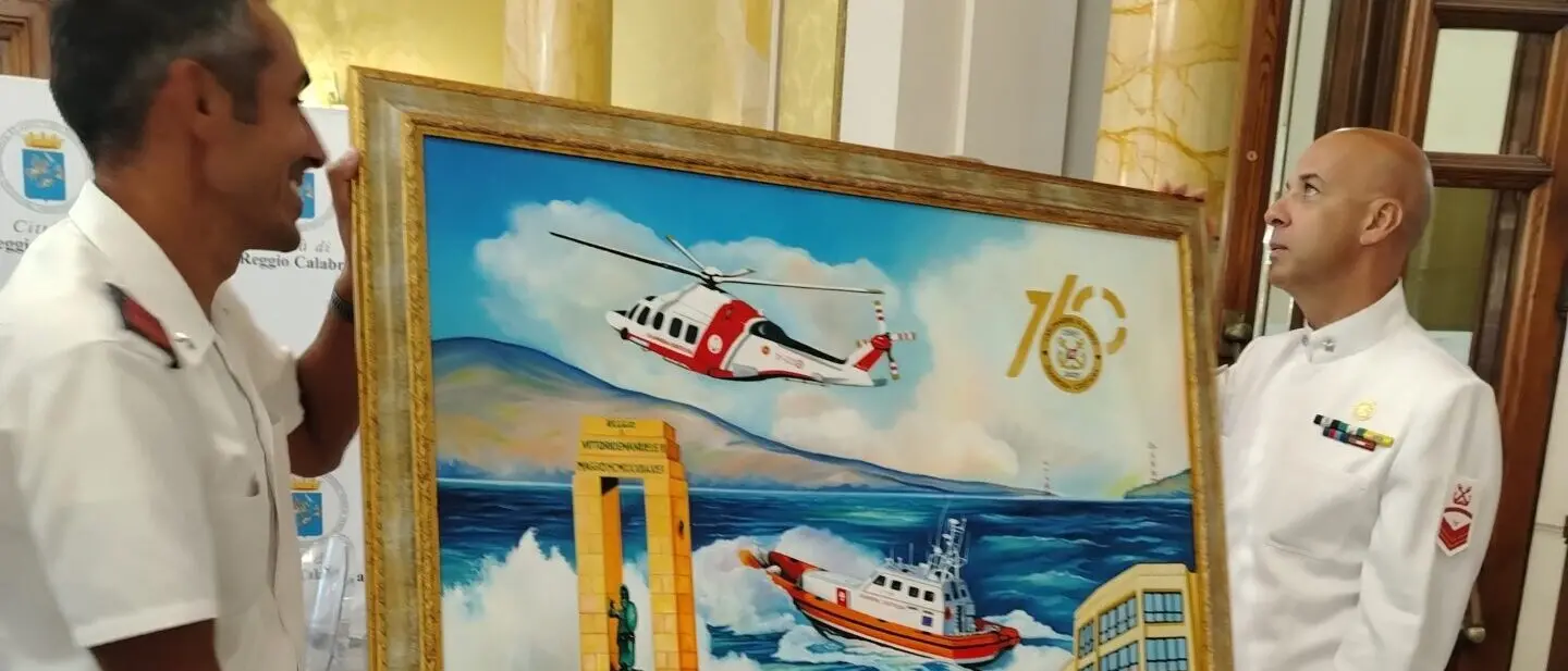 Nel segno dello Stretto, tra onde e coraggio: l’omaggio di Raffaella Polifroni alla Guardia Costiera nel suo 160° anniversario