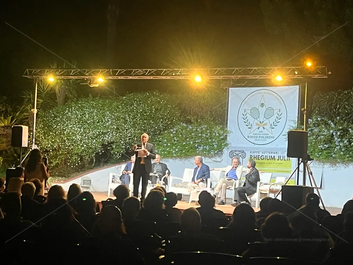La Teologia è Sapienza, a Reggio monsignor Staglianò: «Ripensare il pensiero per esercitare una \"ragione credente\"» - VIDEO