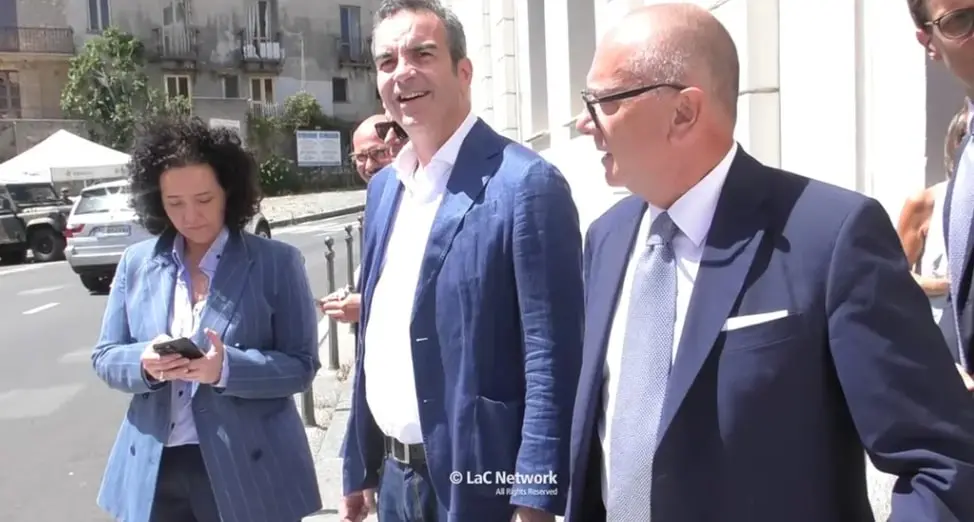 Occhiuto in Procura per l'interrogatorio: «Ho chiarito tutto, confido in un'archiviazione velocissima»