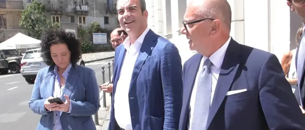 Occhiuto in Procura per l'interrogatorio: «Ho chiarito tutto, confido in un'archiviazione velocissima»