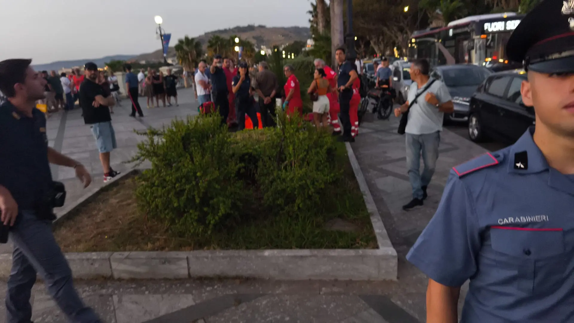 Reggio, un ciclista riverso ed esanime in via Marina