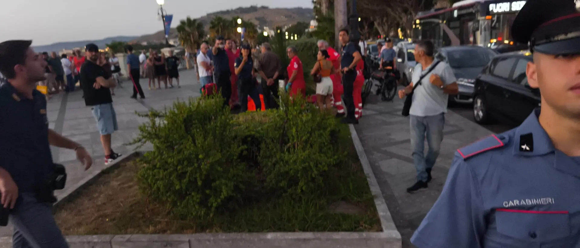 Reggio, un ciclista riverso ed esanime in via Marina